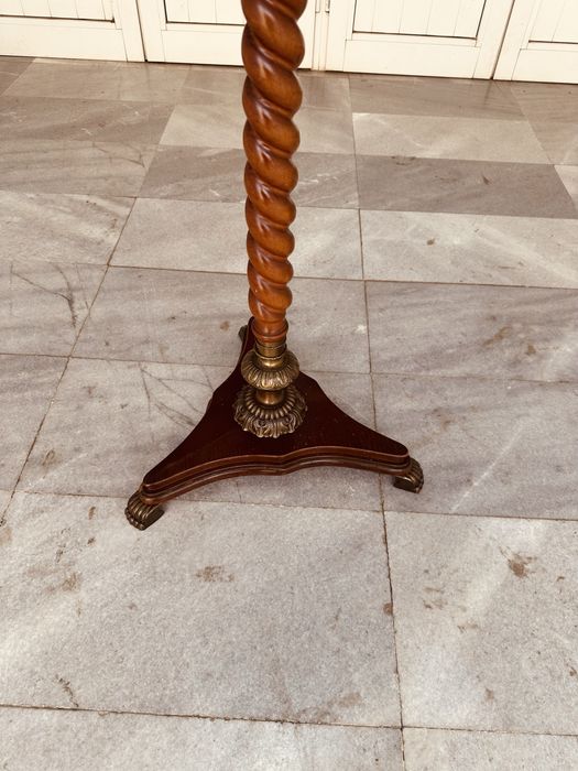 Италианска винтидж закачалка от масивно дърво и месинг