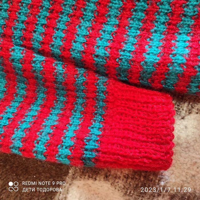 Продавам чисто нови вълнен елек и пуловер.