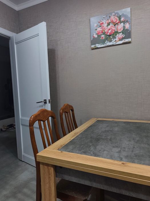 Продам кухонный стол