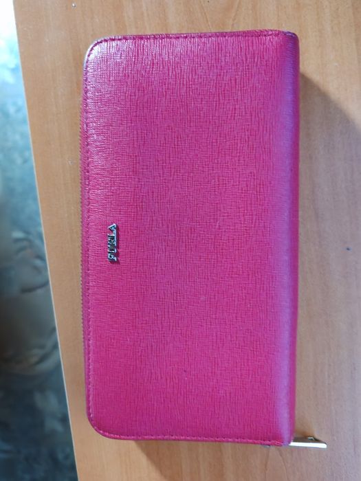 Дамско протмоне червен Марков ,късметлийски