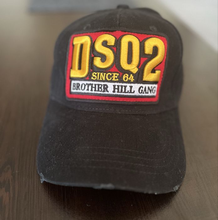Шапка с козирка DSQ2
