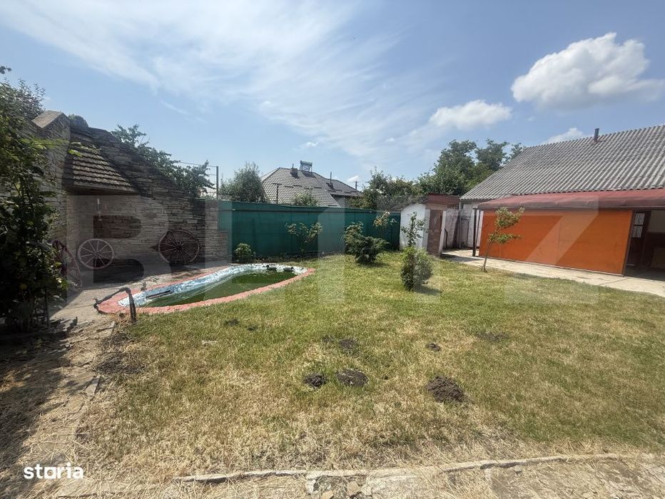 Casa spatioasa, 294 mp, 1.692 mp teren, garaj, terasa si gradina – V