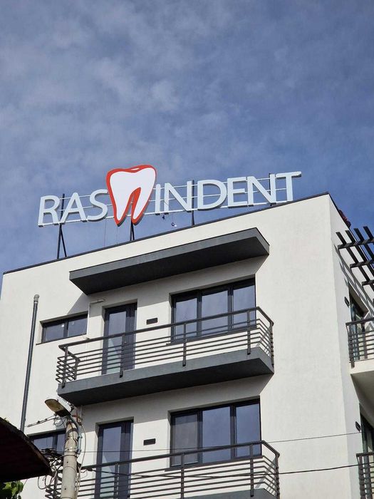 Litere volumetrice luminoase