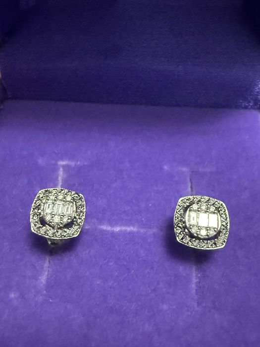 Бриллиантовые пусеты 750 пробы