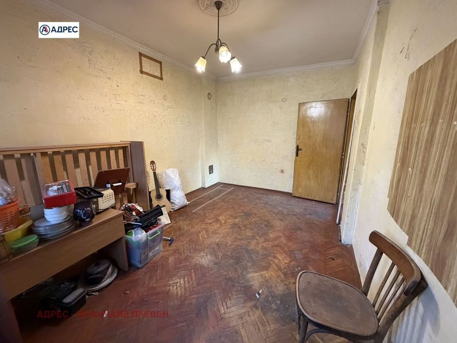 Продава се Тристаен апартамент в Плевен, Идеален център - 86 кв.м за 1570 €/кв.м - Снимка #4