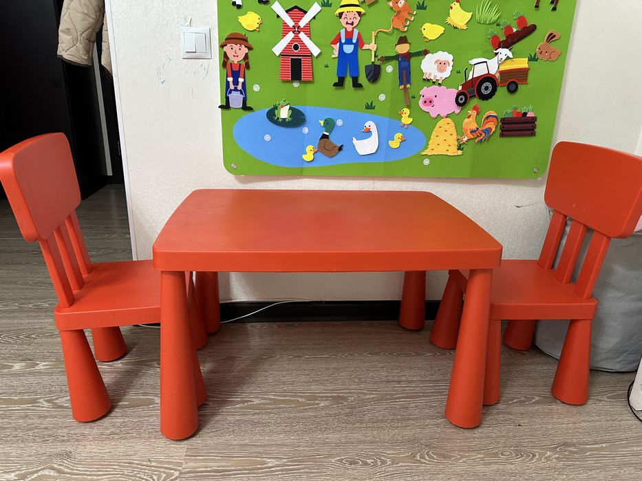 Продам детский стол и 2 стульчика