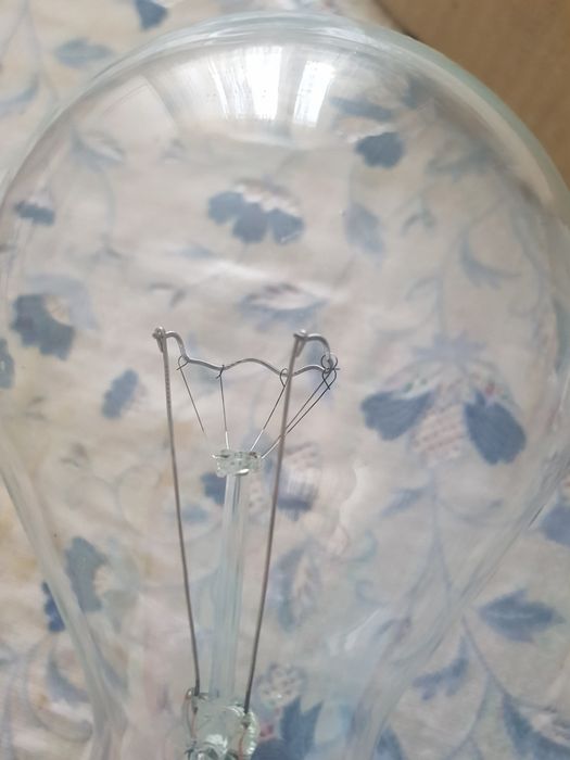 Лампу накаливания продаю