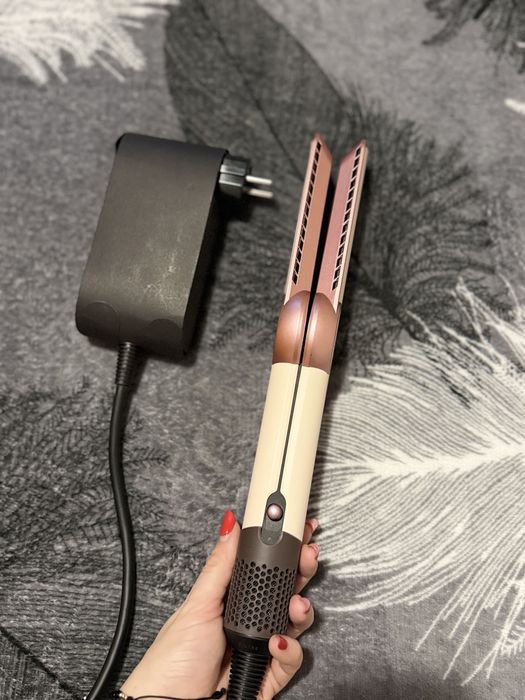 Placa de indreptat parul Dyson