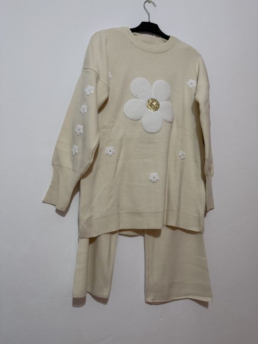 Compleu pantaloni si bluza tricot