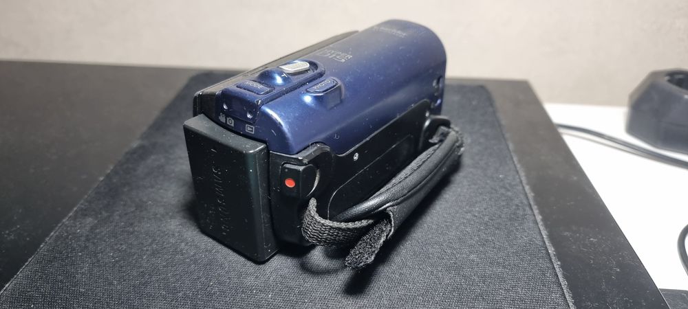 Продам цифровую видеокамеру Саммсунг