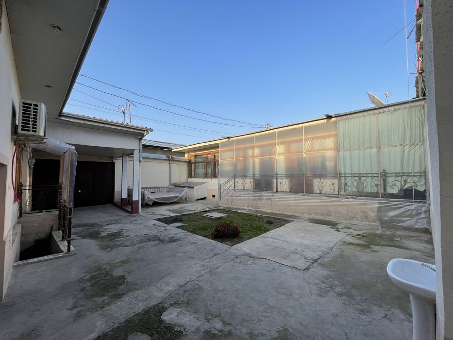 Самарканд Дарвозада 3,9 сотих ховли сотилади.