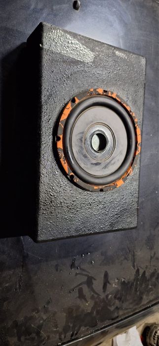 Сабвуфер под сиденья