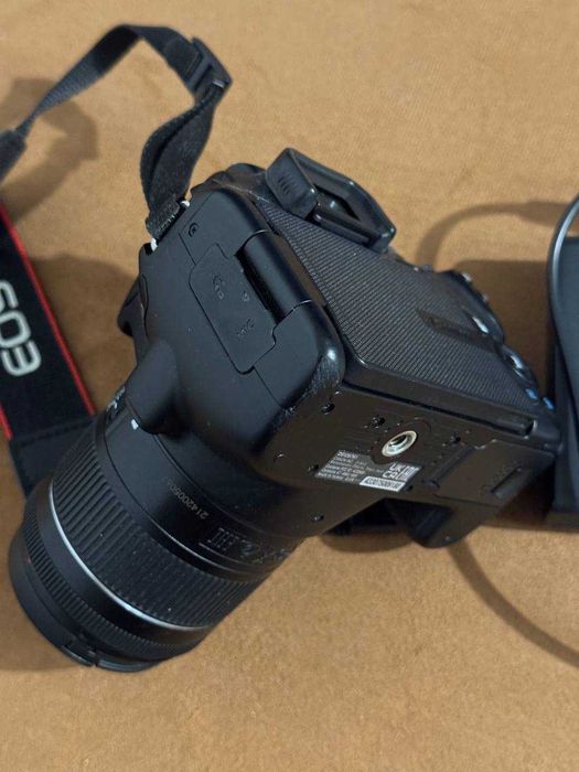 Canon EOS 250D EF-S 18-55 IS STM