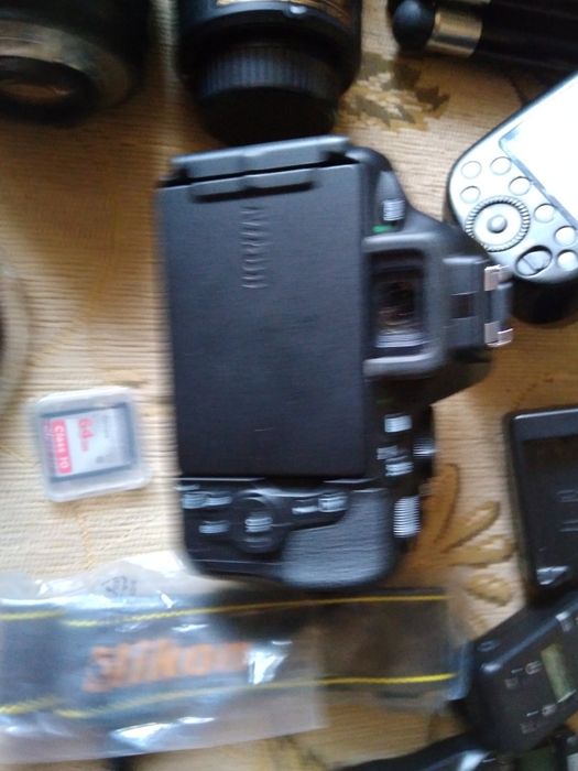 Коледна цена .Предлагам отлична фото камера Nikon D5600