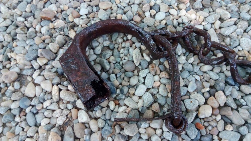 Catuse metalice picioare