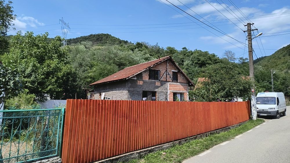 Casa de vânzare la sat