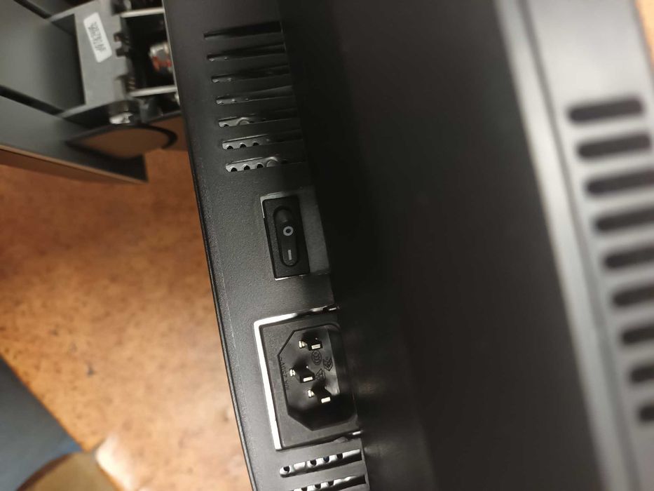 Продавам монитор PHILIPS 24инча