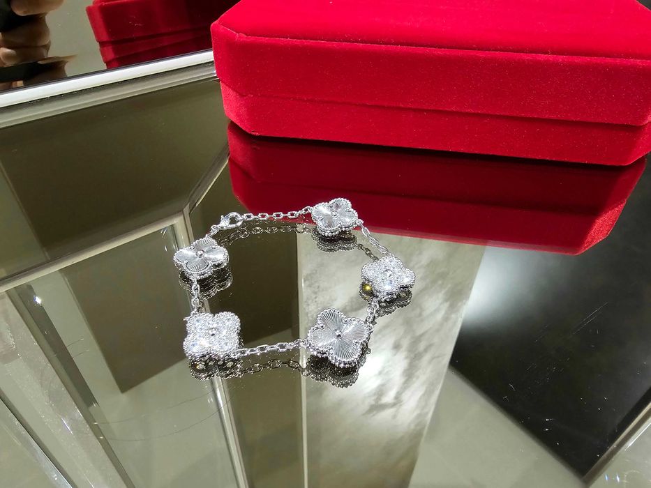 Van Cleef & Arpels VCA Silver Diamond 5 Vintage Alhambra Дамска Гривна