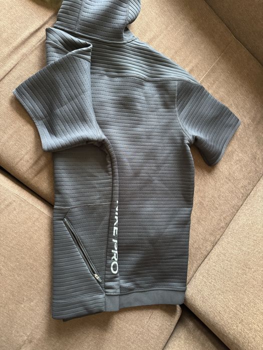 Nike фитнес тениска Dri-Fit с качулка