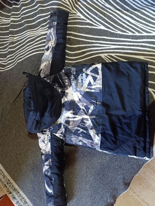 Продам куртку зимнюю для мальчика