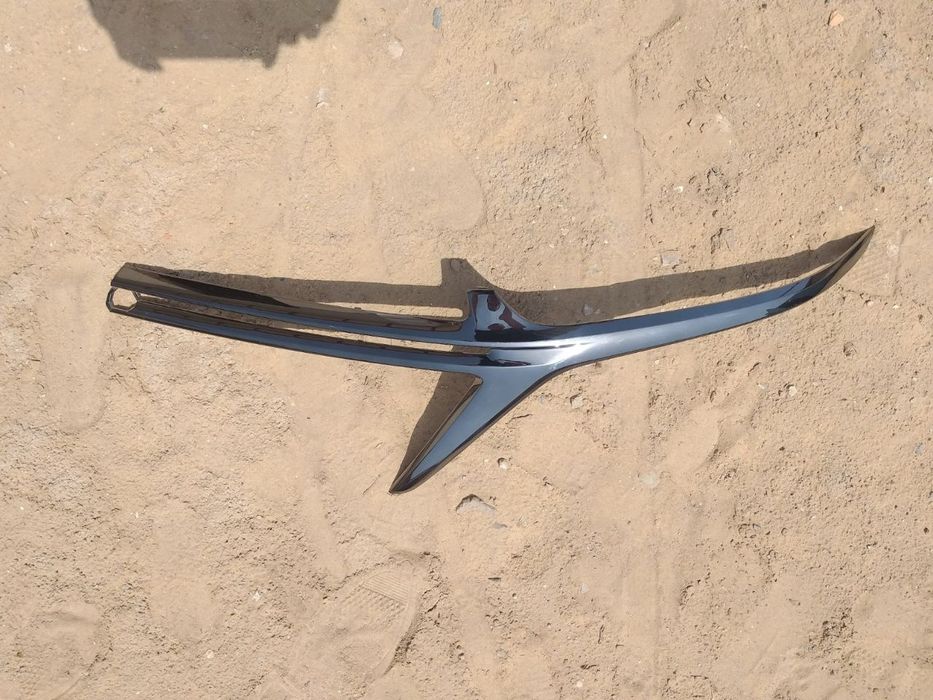 Глушитель на экунокс 2021 год  новый и передний никель левая сторона