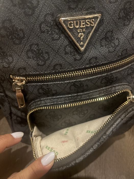 Дамска раница Guess