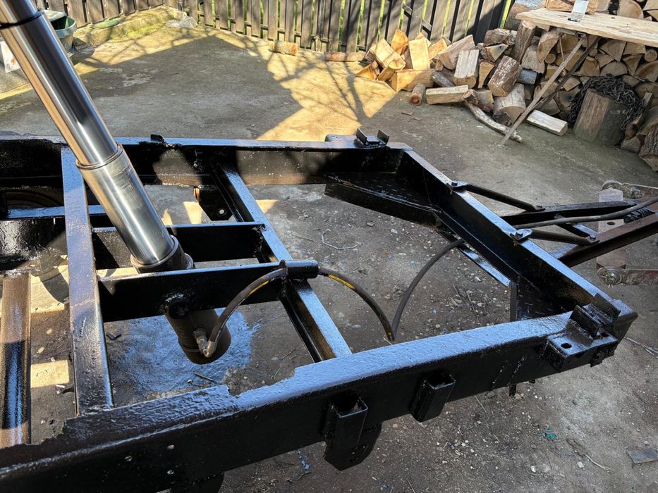 Vand remorca basculabila