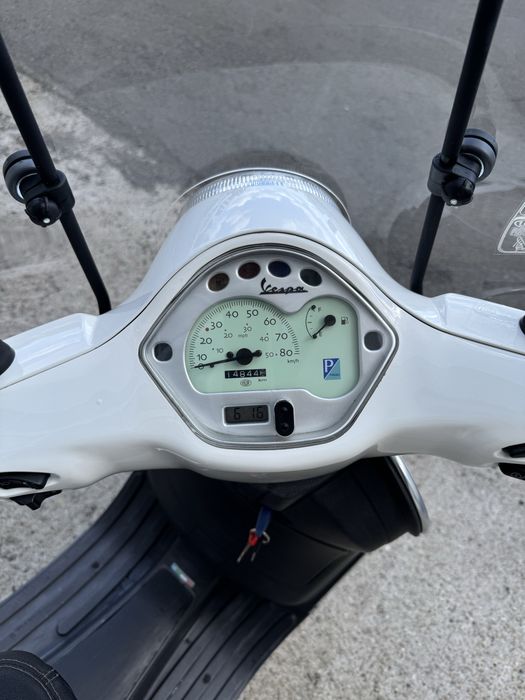Vespa scuter 2T  2011