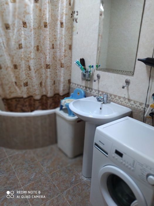 Срочно продается квартира 4 х комнатная динамо 4 этаж