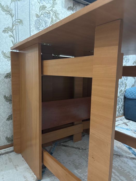 Стол книжка гостинный