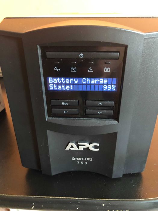 UPS APC SMT750IC Smart-UPS 750VA/230V, Line Interactive, Tower