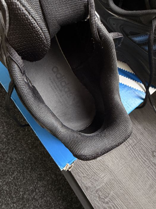 Кроссовки adidas Ozweego