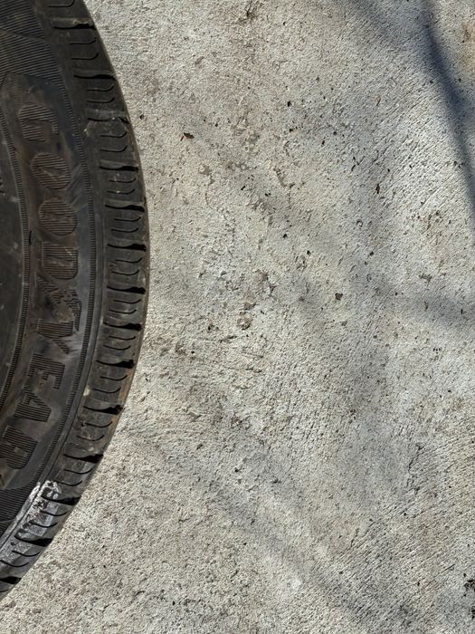 2 бр. летни гуми GOODYEAR 195/60 16c за бус 6 платови