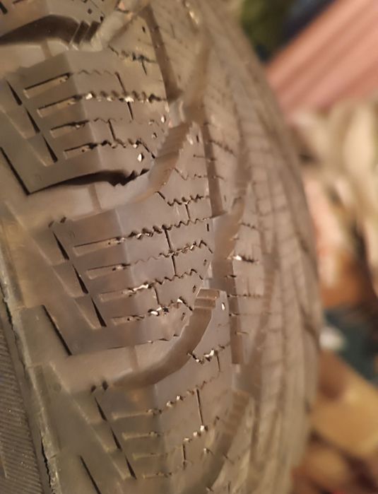 Продам 4 Покрышки с дисками 185/65 R14