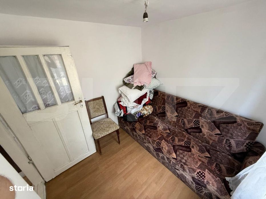 Casa partial renovata, 60 mp, 6000 mp teren, zona Georocu Mare