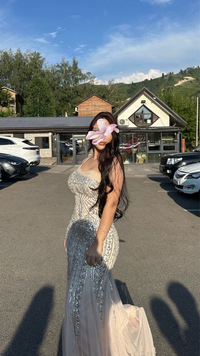 Элегантное вечернее платье