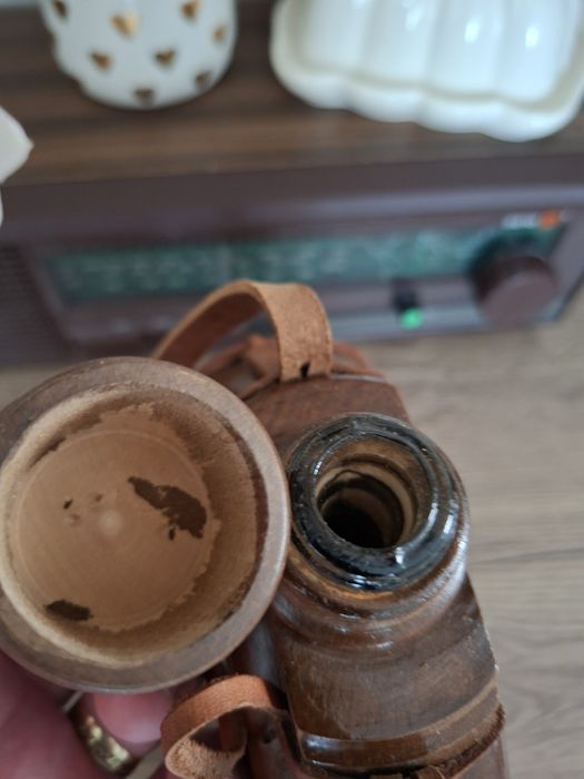 Plosca veche din lemn, cu interior din sticla. Noua!