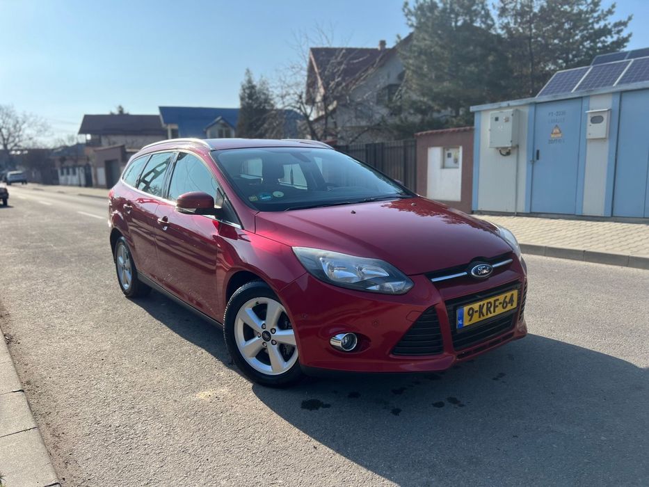 Ford Focus TITANIUM parchează singură model unicat cu opțiuni de top 2015 EURO 5