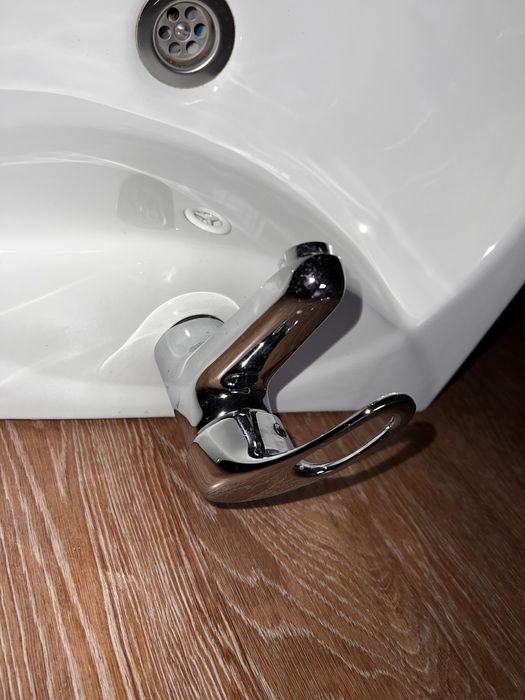 Раковина тюльпан со смесителем