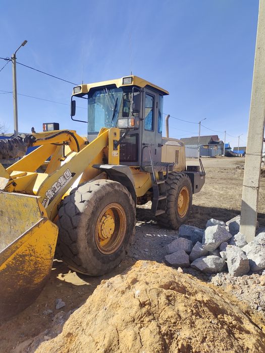 Погрузчик фронтальный LW-300F.