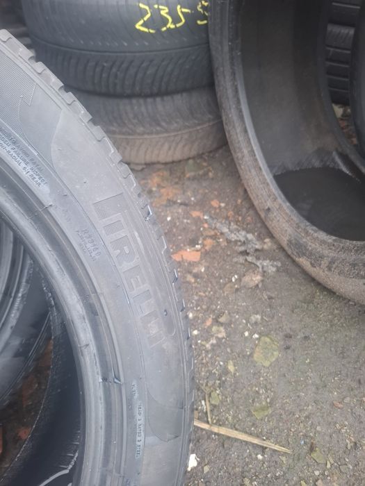 Vand 2 anvelope 255 45 20 pireli de iarna bune