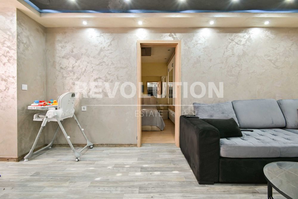 Продава се Тристаен апартамент в София, Люлин 4 - 81 кв.м за 2223 €/кв.м - Снимка #2