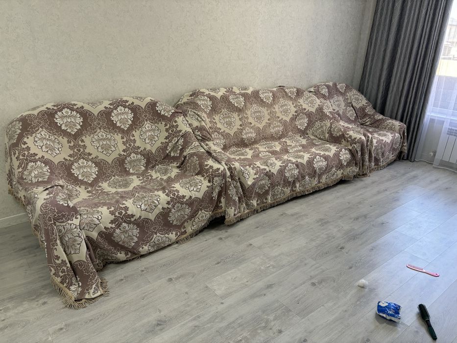 Диван и тумба подставка под телевизор