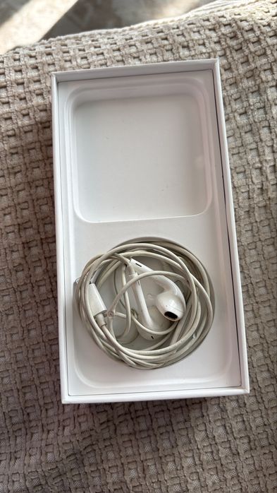 Продам  б/у iPhone 12