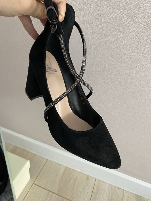 Продается туфли высокие