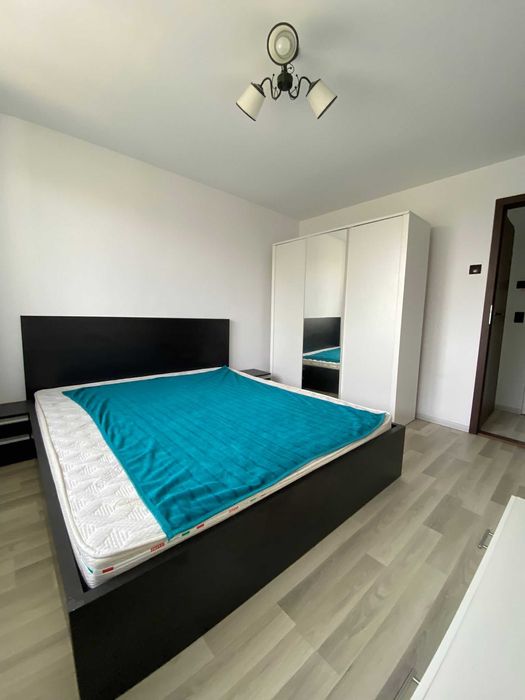 De vanzare pat 180/200 cu saltea si noptiere wenge