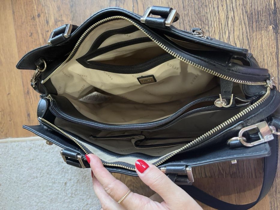 Дамска чанта Guess