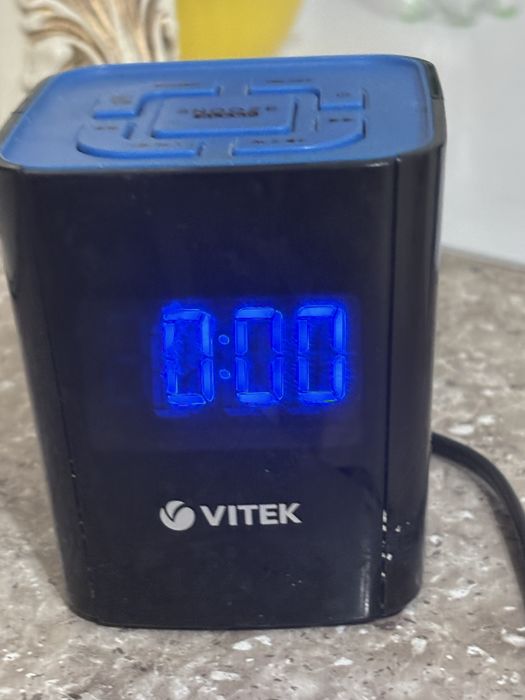 Электронный часы будильник  радио.