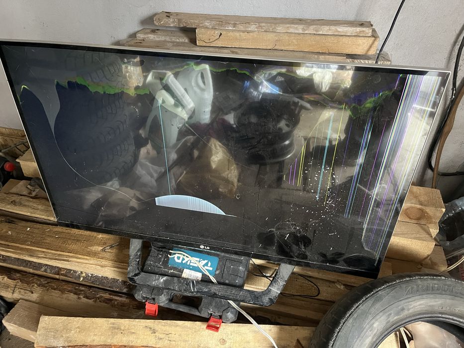 Телевизор LG-42LM660T