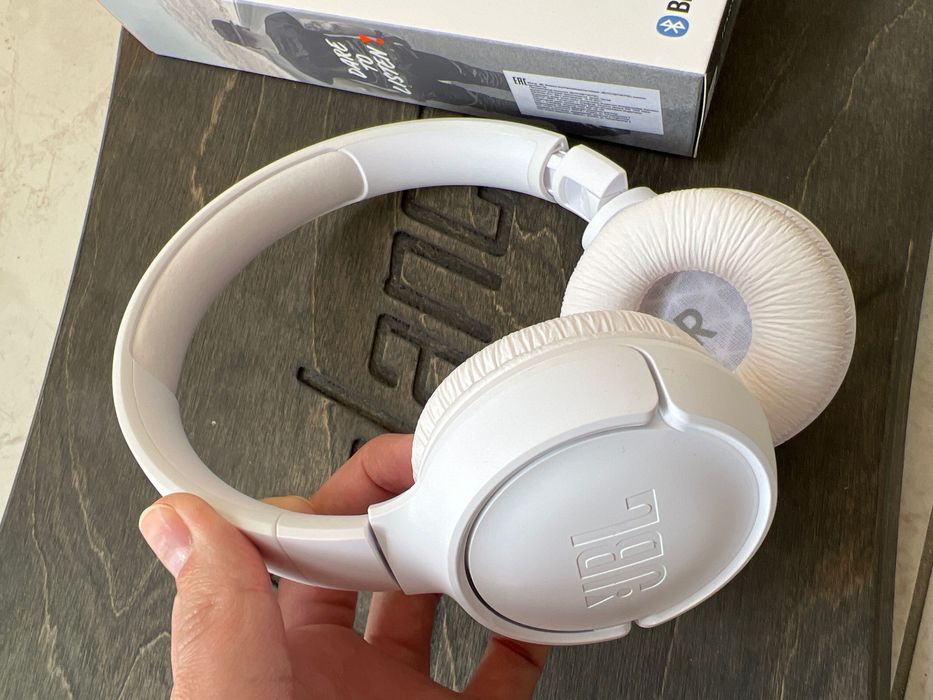 Наушники JBL бренд